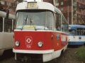 Ve smyčce Dubina potkala služební T2 také sólo T3 ev.č.731 na lince 12. Ačkoliv červenokrémový nátěr byl v roce 1997 již v Ostravě na tramvajích T3 minulostí, vůz ev.č.731 po sejmutí reklamy Aga lehce navozuje jeho atmosféru | 1.6.1997