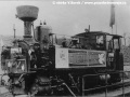 Parní lokomotiva U 37.009 zachycená na točně frýdlantského depa s prvomájovým oblekem... | nedatováno