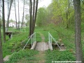 Pilíře z někdejšího mostku Heřmaničky přes potok využili obyvatelé Heřmanic k umístění lávky pro pěší | 23.4.2009