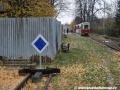 Osobní vlak v Třemešné ve Slezsku v pohledu od manipulačních kolejí depa. | 5.11.2011