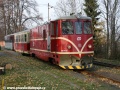 Motorová lokomotiva 705.913-2 dorazila do Třemešné ve Slezsku se dvěma osobními vozy Balm/u. | 5.11.2011