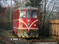 Motorová lokomotiva 705.913-2 objíždí odstavené vozy Balm/u v Třemešné ve Slezsku po vedlejší koleji. | 5.11.2011