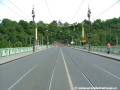 Přímý úsek tramvajové tratě na Čechově mostě.