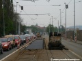 Celkový pohled na repanelizovaný úsek. V koleji do centra stojí zatlačovačka mostecko-litvínovského Dopravního podniku. | 27.4.2011