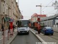 Náhradní autobusová doprava X-8 v provedení vozu ev.č.9506 společnosti Hotliner stanicuje v zastávce Urxova, kolejiště je obsazeno stavebními mechanizmy. | 27.4.2011