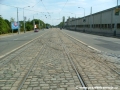 Tramvajová trať překračuje vjezdovou kolej do vozovny Motol od Kotlářky