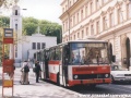 Tramvaje i trolejbusy nahradily na Santošce autobusy, zastávka Santoška s autobusem Karosa ev.č.5889 na lince 137. | 2.5.2003