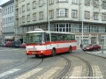 Autobus Karosa B931.1679 ev.č.7429 vypravený na linku 135 najíždí na tramvajovou trať, neboť má na náměstí Míru zastávku společnou s tramvajemi. | 28.2.2009
