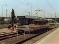 Prototypový vůz RT6N1 ev.č.0028 po repasi a změně barevného schématu při předvolebním vypravení na vložený spoj linky 3 vjíždí do zastávky Nádraží Braník. | 31.5.1996
