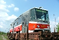 51 T6A5 ev.č.0030 odstavená na plošinovém voze na nádraží Praha-Zličín