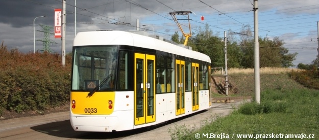Během zkušebních jízd, v jejichž průběhu se prověřovala průjezdnost vozu pražskou kolejovou sítí, zavítal vůz EVO1 ev.č.0033 i na kusou kolej smyčky Levského, která byla plánována jako počátek tratě do Libuše. | 27.9.2015