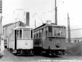 Motorový vůz ev.č.2112 dodaný Ringhofferovými závody v roce 1928 zapózoval v Ústředních tramvajových dílnách Rustonka fotografům vedle soupravy brněnských vozů ev.č.99+185. | 17.2.1971