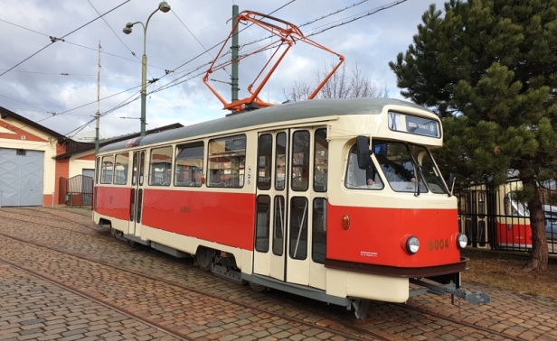 Vůz T2 #6004 (v Ostravě zařazen pod #694, následně v Liberci jako #27 a později #19) reprezentuje vzhled těchto tramvají po II. generální opravě v 80. letech. | 21.2.2020