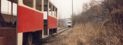 Vyřazené vozy T3 ev.č.6221 v popředí a ev.č.6358 v pozadí čekají na nádraží ČD Praha-Smíchov na svůj další osud. | 24.2.1997