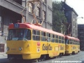 Souprava vozů T3 ev.č.6460+6461 vypravená na linku 18 vyčkává na čas odjezdu na vnější koleji původní smyčky Vozovna Pankrác. | květen 1992