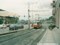 Souprava vozů T3 ev.č.6594+6576 vypravená na odkloněnou linku 26 stanicuje v zastávce Muzeum. | 9.10.1999