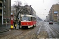 Sólo vůz T3 #6650 vypravený na linku 19 odbavuje cestující v zastávce Balabenka. | 10.1.2000