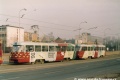 Souprava vozů T3 #6680+6681 vypravená na linku 26 odbavuje cestující v zastávce Na Groši ještě v její původní poloze. | 25.1.1992