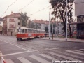 Souprava vozů T3 ev.č.6692+6693 vypravená na linku 11 vyjíždí na trať horním výjezdem vozovny Strašnice. | 15.9.1996