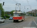 Vůz T3 #6710 vypravený na linku 7 projíždí světelně řízenou křižovatkou u výjezdu ze smyčky Kotlářka do stejnojmenné zastávky. | 2.5.2004
