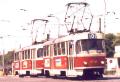 Souprava vozů T3 ev.č.6736+6561 na lince 10 projíždí křižovatkou k zastávce Želivského u metra