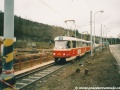 Souprava vozů T3 #6776+6777 vypravená na linku 12 vjíždí do jednokolejného úseku tratě v Trojské ulici. | 24.3.2001