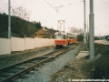 Souprava vozů T3 #6782+6785 vypravená na linku 12 vjíždí do jednokolejného úseku tratě v Trojské ulici. | 24.3.2001