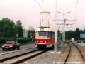 Vůz T3 ev.č.6813 na zkušební jízdě uhání k zastávce Na Homoli. | 10.5.2002
