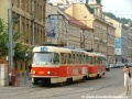 Souprava vozů T3 ev.č.6851+6965 vypravená na výlukovou linku 30 přijíždí ke křižovatce Anděl | 26.7.2006