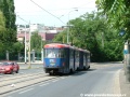 Souprava vozů T3 ev.č.6859+T3SU ev.č.7019 vypravená na linku 26 klesá od křižovatky Prašný most po Svatovítské ulici v její původní poloze. | 19.6.2006