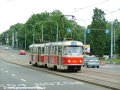 Souprava vozů T3 #6880+6814 vypravená na linku 10 míří Plzeňskou ulicí k Poštovce. | 10.6.2005