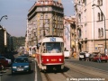 Souprava vozů T3 ev.č.6884+6883 vypravená na linku 24 projíždí náměstím Republiky v jeho podobě od roku 1985. | 20.9.2003
