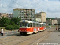 Souprava vozů T3 ev.č.6905+6951 vypravená na náhradní linku 30 stanicuje v zastávce Hlušičkova. | 9.8.2006