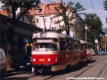 Souprava vozů T3SU ev.č.7019+T3 ev.č.6704 vypravená na linku 4 míří Starostrašnickou ulicí k zastávce Strašnická. | 25.9.2003