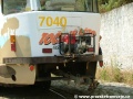 K zadnímu nárazníku nad spřáhlem byla připevněna plošinka s dieselagregátem k výrobě elektřiny pro točené léto s Kofolou ve voze T3SUCS ev.č.7040 | 28.7.2006