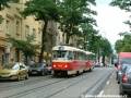 Souprava vozů T3SUCS ev.č.7042+T3 ev.č.6655 vypravená na linku 7 projíždí Starostrašnickou ulicí k zastávce Strašnická. | 27.8.2004