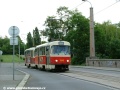 Souprava vozů T3SUCS ev.č.7042+T3 ev.č.6655 vypravená na linku 26 překonává most nad železniční tratí. | 13.6.2004