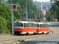 Souprava vozů T3SUCS ev.č.7049+7048 vypravena na linku 7 stoupá esíčkem Plzeňské ulice ke Krematoriu Motol. | 9.8.2006