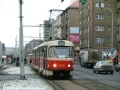 Strašnická souprava vozů T3SUCS ev.č.7075+7048 vypravená na linku 23 opustila zastávku Slavia a míří na Kubánské náměstí. | 31.1.2005
