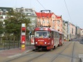 Souprava vozů T3SUCS ev.č.7113+7091 vypravená na linku 19 stanicuje v zastávce Poliklinika Vysočany. | 19.10.2008