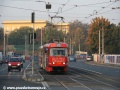 Souprava vozů T3SUCS ev.č.7116+7117 vypravená na linku 25 vyčkává na signál volno na provizorní křižovatce Prašný most | 8.10.2010