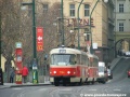 Souprava vozů T3SUCS #7124+7125 vypravená na linku 22 stanicuje v jednosměrné zastávce Karlovy lázně. | 27.11.2005