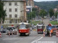 Setkání dvou dvojek ve Svatovítské ulici, aneb vůz T3SUCS ev.č.7144 míří na Petřiny a vůz T3R.PLF ev.č.8258 naopak na Červený Vrch. | 31.5.2010