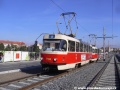 Souprava vozů T3SUCS ev.č.7166+7167 vypravená na linku 8 stoupá otevřeným svrškem tramvajové tratě v ulici Milady Horákové na Prašný most | 8.10.2010