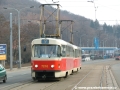 Souprava vozů T3SUCS #7210+7211 vypravená na linku 9 stoupá k zastávce Poštovka. | 12.3.2004