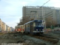 Souprava vozů T3SUCS ev.č.7216+7267 vypravená na linku 9 vjíždí do splítky od zastávky Husinecká. | 27.12.2003