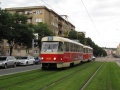 Na zatravněnou část tramvajové tratě před zastávkou Balabenka vjíždí souprava vozů T3M ev.č.8052+8050 vypravená na linku 19. | 30.8.2011