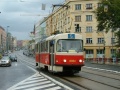 Vůz T3M ev.č.8054 vypravený na linku 5 překonává před zastávkou Poliklinika Vysočany most přes Rokytku. | 30.8.2006