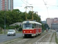 Souprava vozů T3M ev.č.8057+8095 vypravená na linku 11 míří k zastávce Vinohradské hřbitovy | 28.7.2004