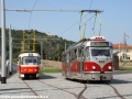 Souprava vozů T3M ev.č.8059+8097 vypravená na linku 8 manipuluje na vnější koleji smyčky Podbaba před nástupní zastávkou. | 2.9.2011